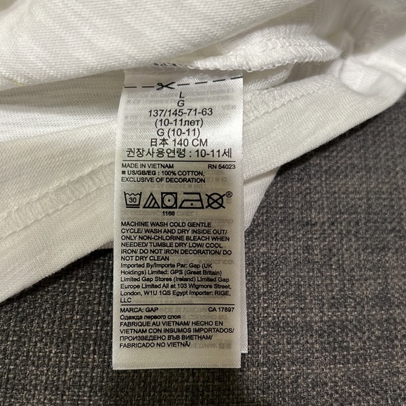 Boys *New* Marvel/Gap embellished t-shirt - Picture 6 of 7